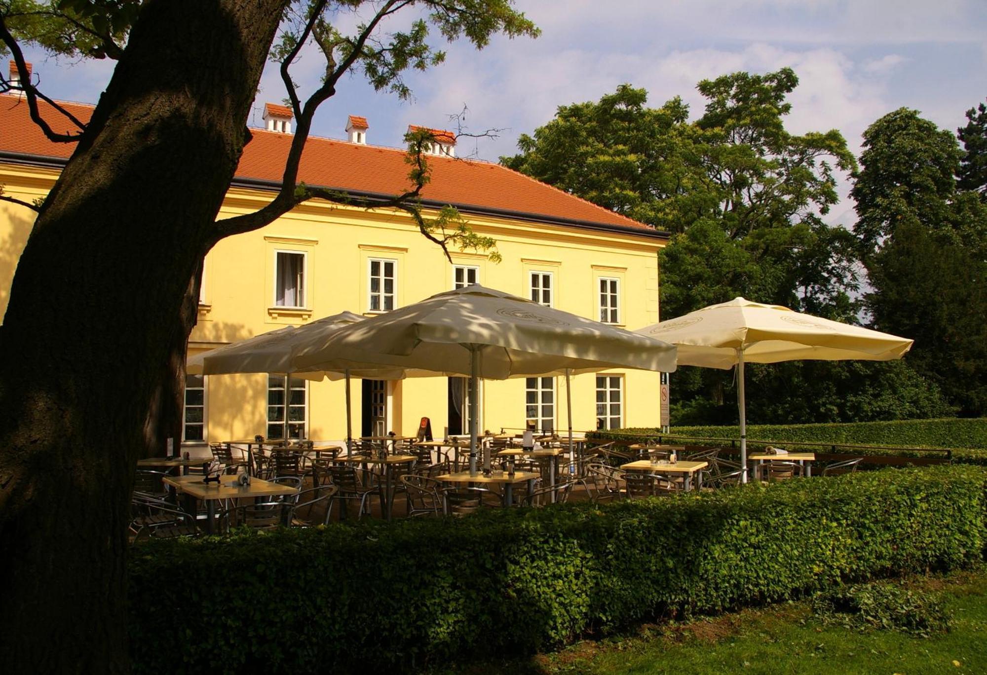 Zamecky Hotel Lednice Exterior foto