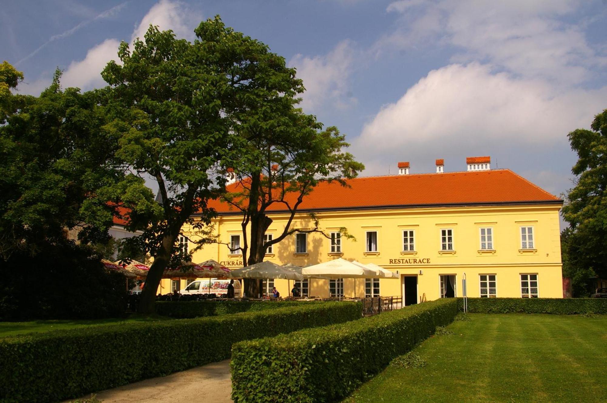 Zamecky Hotel Lednice Exterior foto
